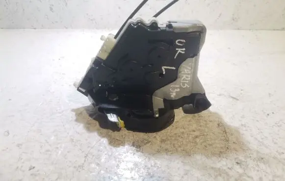 Toyota Yaris Front door lock