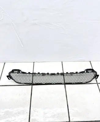 Mercedes-Benz C W205 Front bumper lower grill