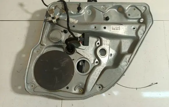 Volkswagen Golf IV Front door electric window regulator 