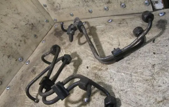 Fuel injector supply line/pipe