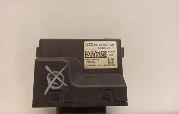 Audi A4 S4 B9 8W Fuel pump relay 8W0906093C