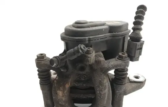 Nissan Qashqai Rear brake caliper