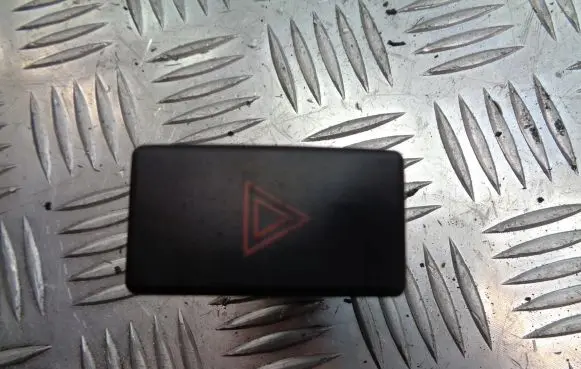 Toyota Avensis T250 Hazard light switch 063700-8610
