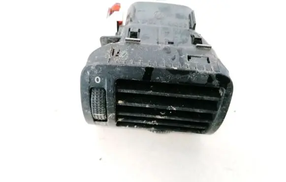 Volkswagen PASSAT B5 Dash center air vent grill 3b0819704D