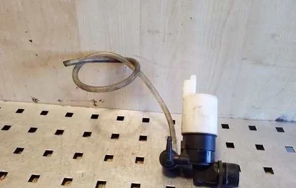 Renault Megane II Windscreen/windshield washer pump 8200067015