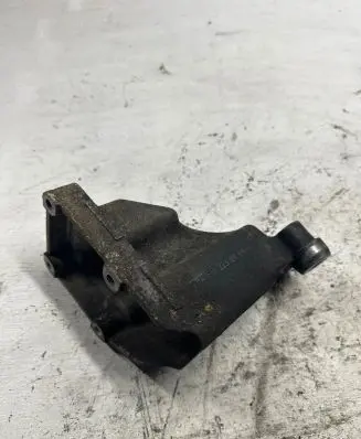 Mercedes-Benz E W211 Engine mounting bracket A6132230404
