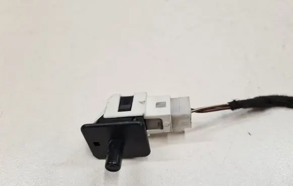 Mercedes-Benz E W211 Front door sensor 2028209410