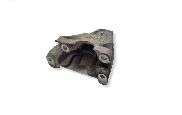 BMW 5 E60 E61 Engine mounting bracket 6770634