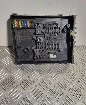 Volkswagen Touran I Fuse box set 1K0937821C 1K0937820B 1k0937819E