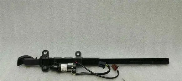 BMW 3 E92 E93 Seat belt height adjuster 9165379