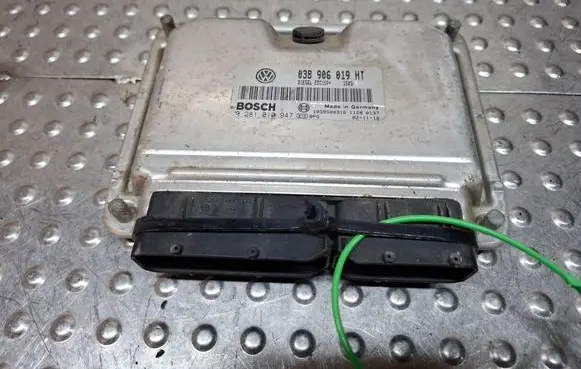 Skoda Fabia Mk1 (6Y) Engine control unit/module S27705993 038906019HT 0281010947