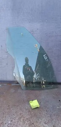 Volkswagen Polo IV 9N3 Front door window glass four-door 1212123