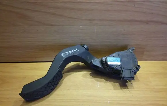 Skoda Superb B5 (3U) Accelerator throttle pedal 8D1723523N