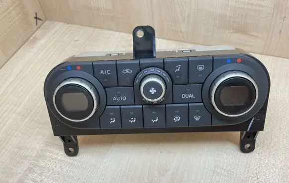 Nissan Qashqai Climate control unit 27500BR47B