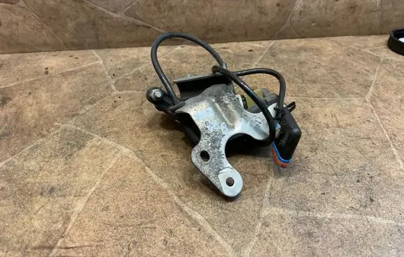 Mercedes-Benz CLS C218 X218 Rear air suspension level height sensor A0045429918