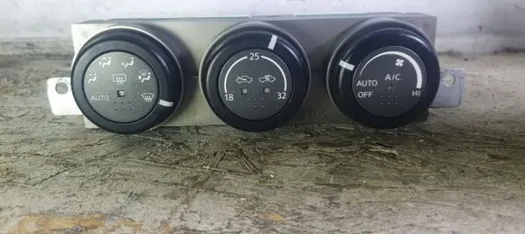Nissan X-Trail T30 Climate control unit 27500EQ410 A0200018A04002