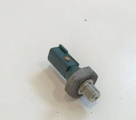 Volkswagen Golf VII Oil pressure sensor 