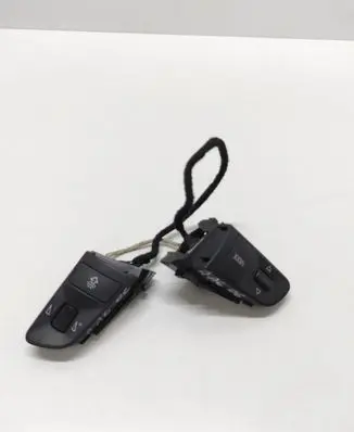 Steering wheel buttons/switches