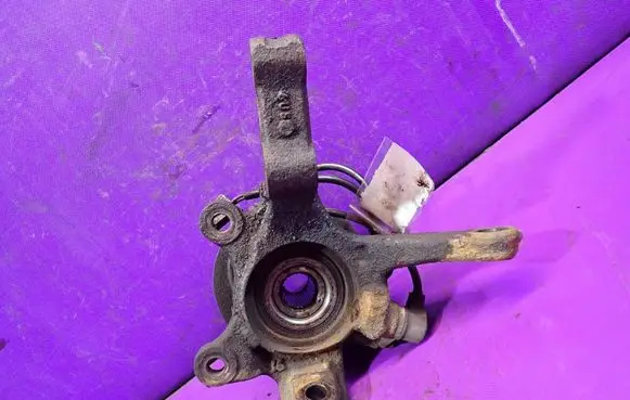 Nissan Almera Tino Front wheel hub spindle knuckle