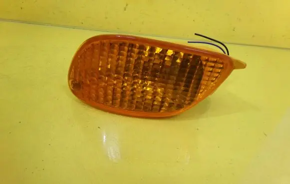 Ford Focus Front indicator light 0374D