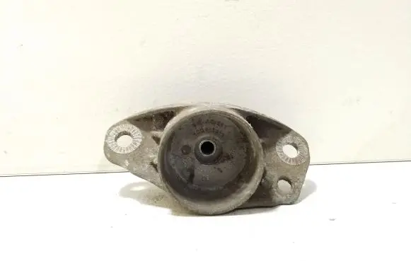 Volkswagen PASSAT B6 Front shock absorber mounting bracket 3C0513353