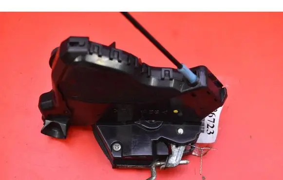 Suzuki Grand Vitara II Front door lock