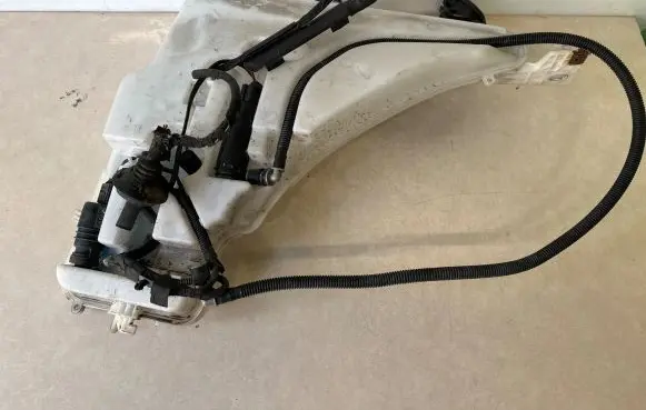 BMW 4 F32 F33 Windshield washer fluid reservoir/tank 7241679