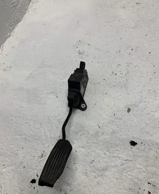 Toyota Avensis T270 Accelerator throttle pedal 7811005021 00967445383 10329B