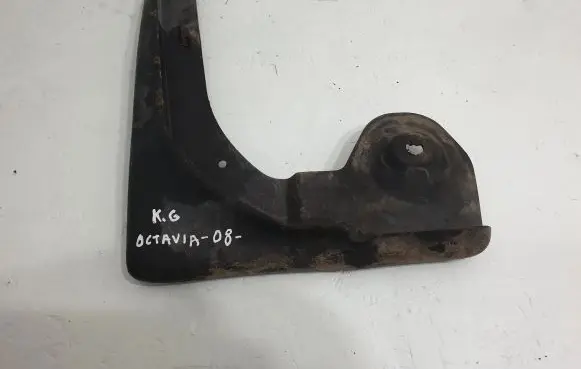 Skoda Octavia Mk2 (1Z) Rear mudguard 1Z0821819