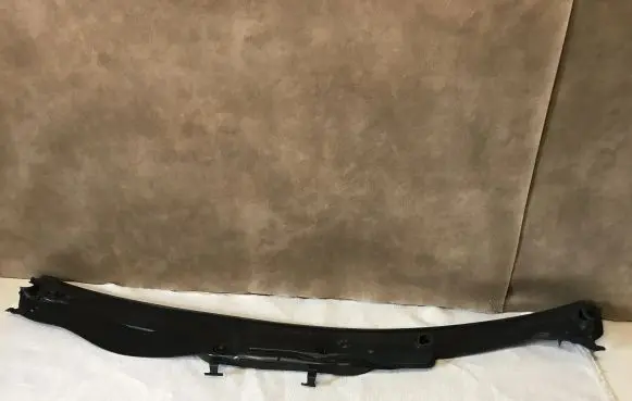 Mercedes-Benz GL X164 Wiper trim A1648300228