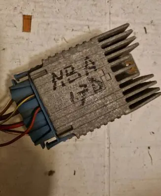 Mercedes-Benz A W168 Other relay A0275458932 E5001004