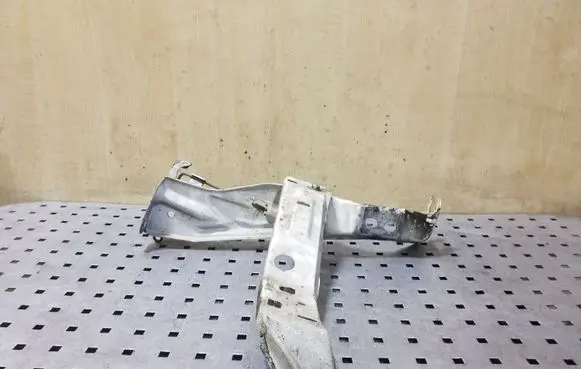 Audi A6 S6 C4 4A Radiator mount bracket 4A0805808