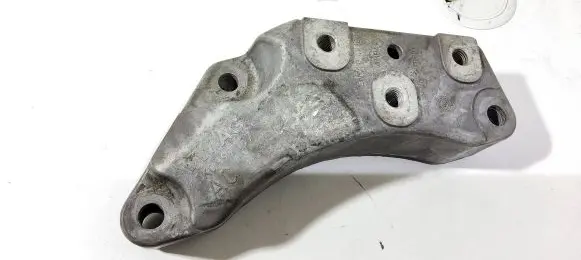 Volkswagen PASSAT B6 Engine mounting bracket 1K0199117