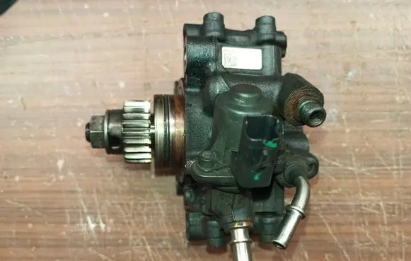 Renault Master III Fuel injection high pressure pump A2C97864000 167001930R