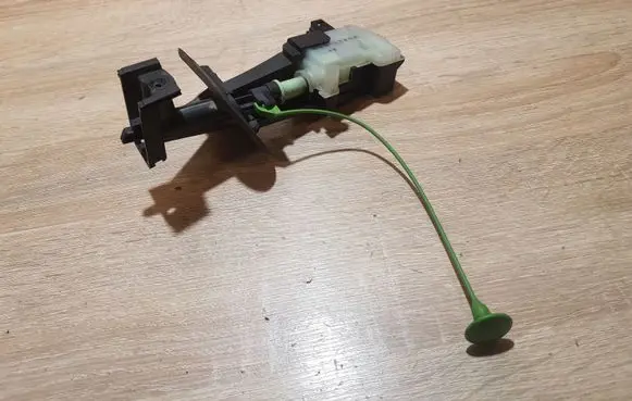 Fuel tank cap lock motor