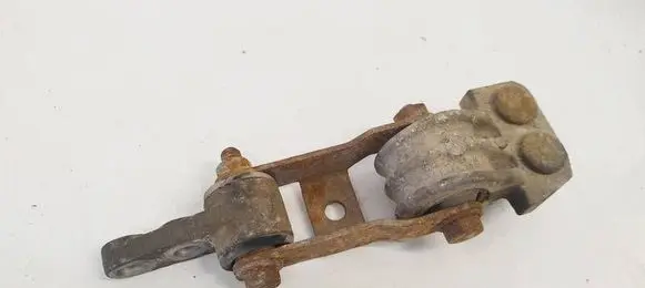 Volvo V70 Engine mount bracket 