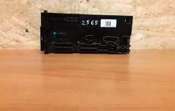 Mercedes-Benz E W210 Fuse box set 0025452701 0005401550