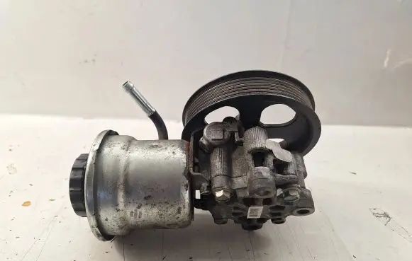 Toyota Corolla Verso AR10 Power steering pump 4431005120