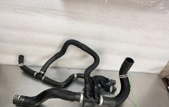 Engine coolant pipe/hose