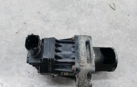 Opel Astra J EGR valve K5T70977