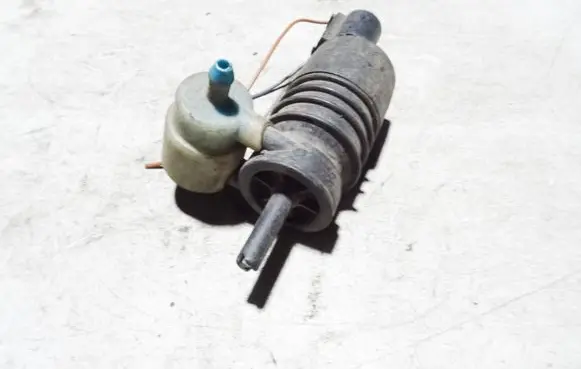 Audi A6 S6 C5 4B Windscreen/windshield washer pump