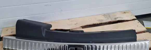 Trunk/boot sill cover protection