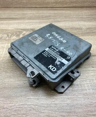 Opel Omega B1 Engine control unit/module ECU 90563172 281001215