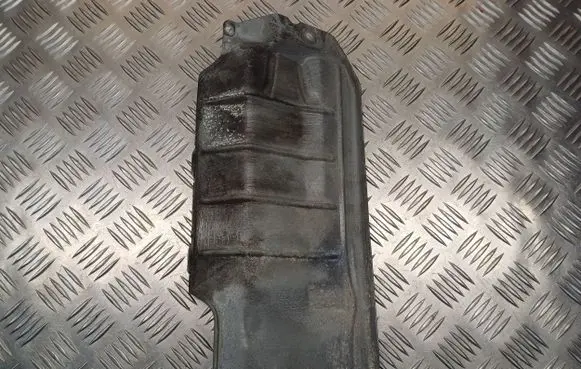 Mercedes-Benz C W203 Heat shield in engine bay 