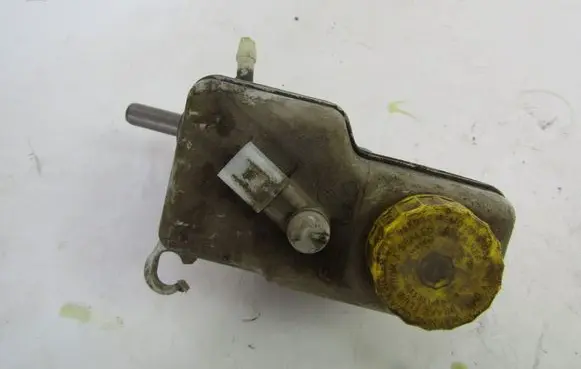 Skoda Octavia Mk1 (1U) Master brake cylinder 6Q0611019Q
