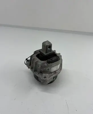 BMW 5 F10 F11 Engine mount bracket 6777371