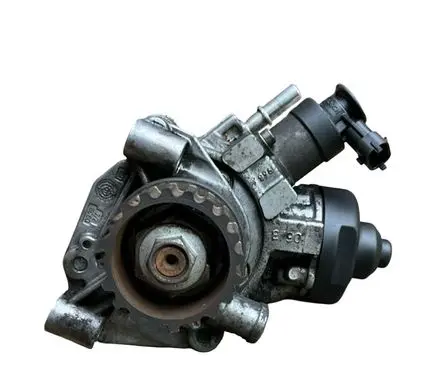 Dacia Sandero Fuel injection high pressure pump 0445010704 167007358R