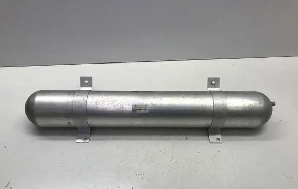 Vacuum air tank