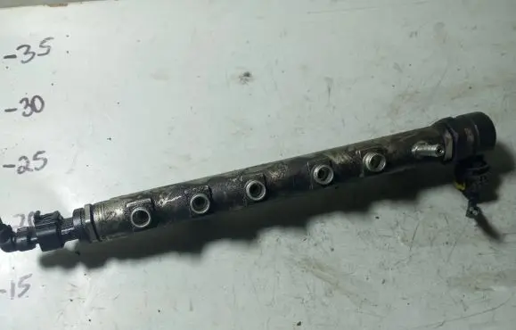 Opel Zafira B Fuel main line pipe 55200266