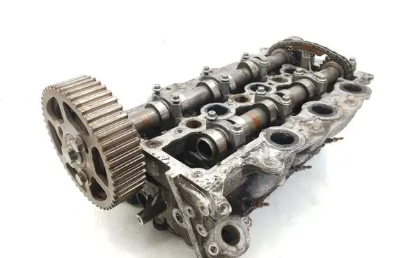 Land Rover Discovery 3 - LR3 Engine head 4R8Q6090AG